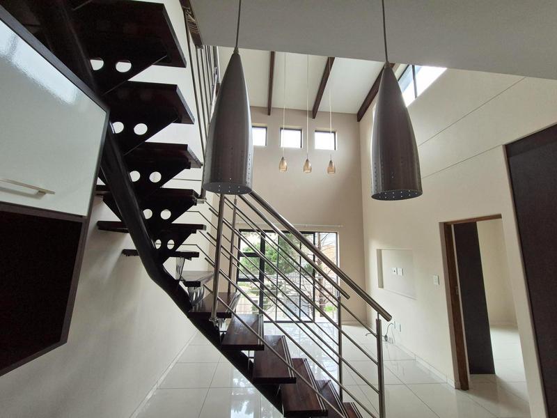 To Let 2 Bedroom Property for Rent in Bloubergrant Western Cape